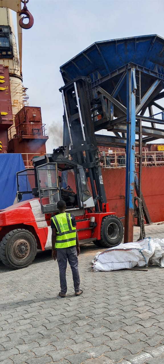 Debut des opération de Blé sur le Navire FEDERAL SABLE